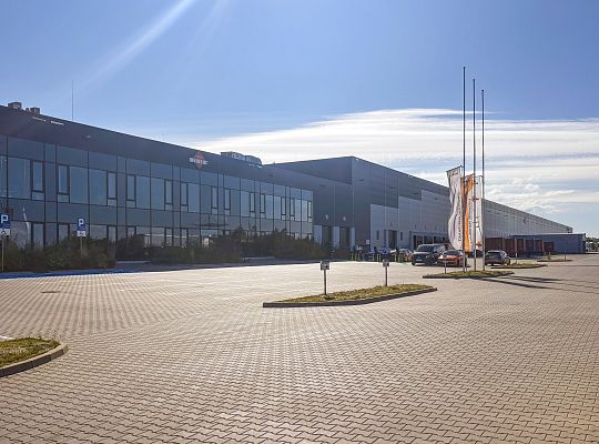 Hala przemysłowa Panatton. Biura
